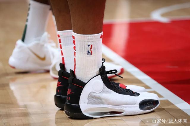 杜兰特23分詹姆斯21+9 美国男篮大胜塞尔维亚